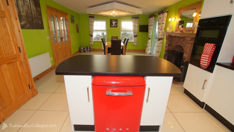 Sea View House Rathmullan Donegal - spacious kitchen / dining